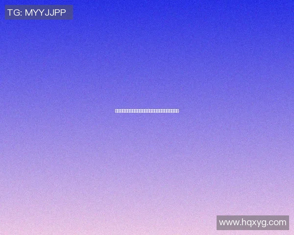 篮球明星手握水瓶展现运动精神与健康生活理念的完美结合 篮球明星手握水瓶展现运动精神与健康生活理念的完美结合